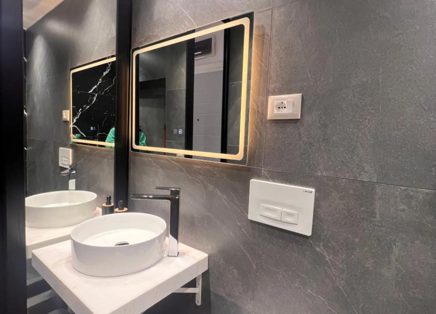Mery Apartments City Center 地拉那