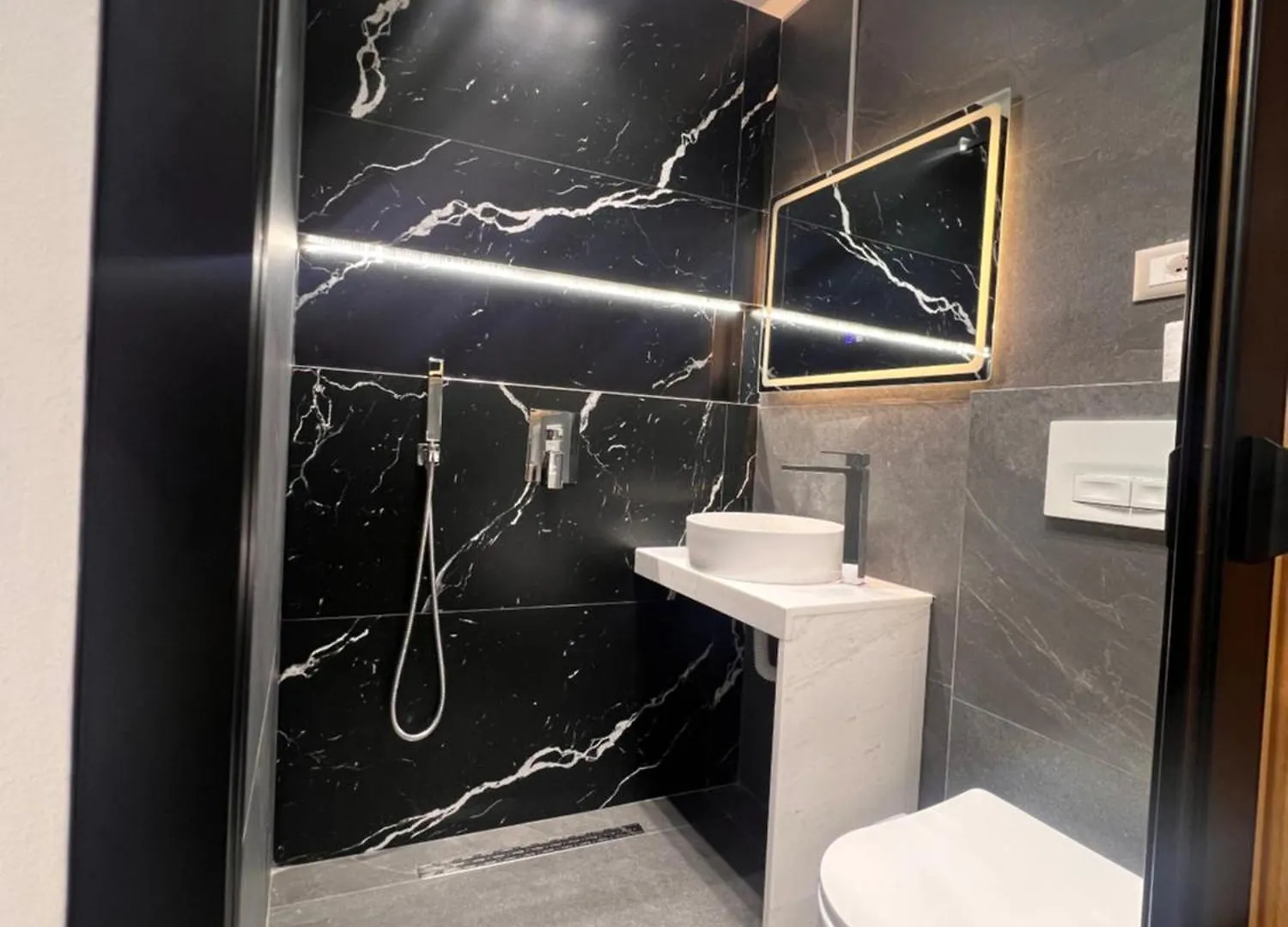 住宿加早餐酒店 Mery Apartments City Center 地拉那